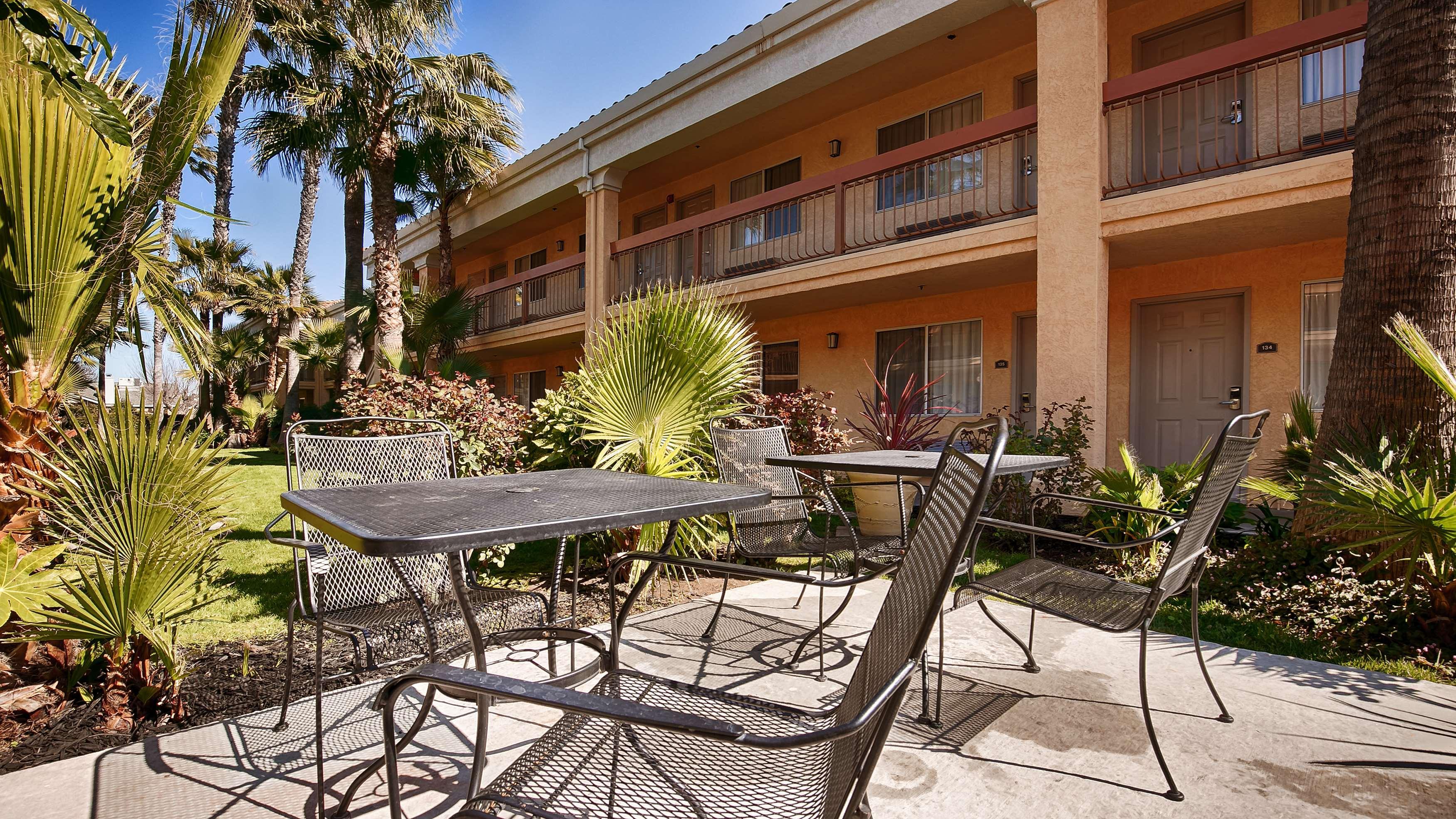 Best Western Palm Court Inn Modesto Exterior photo